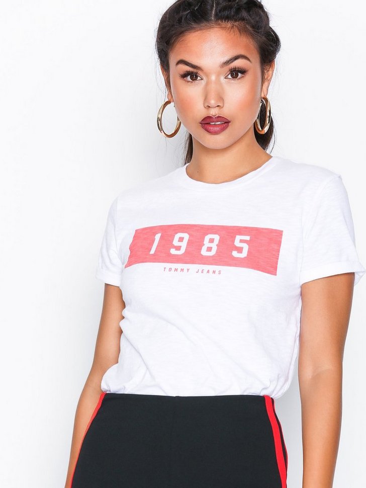 Nelly.com SE - Tommy Jeans 1985 Tee 398.00